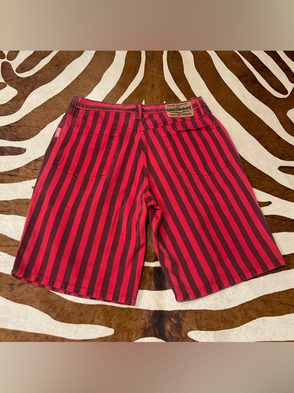 Vintage 90s Unionbay Red Black Striped Denim Shorts Size 32 Jeans Unisex - Picture 1 of 10